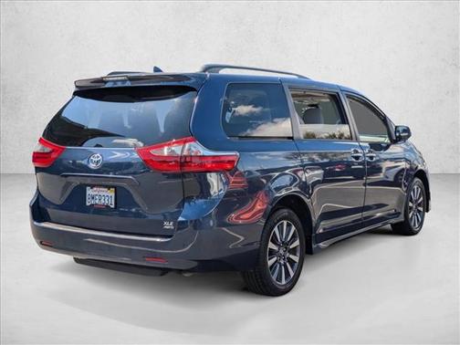 2020 Toyota Sienna XLE