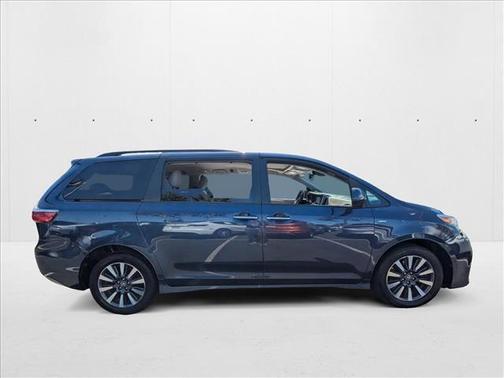2020 Toyota Sienna XLE