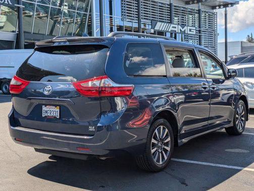 2020 Toyota Sienna XLE