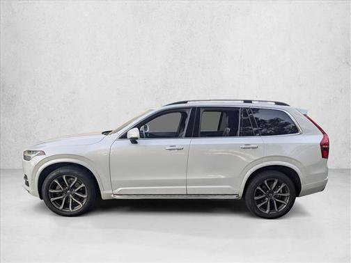 2017 Volvo XC90 T6 Momentum