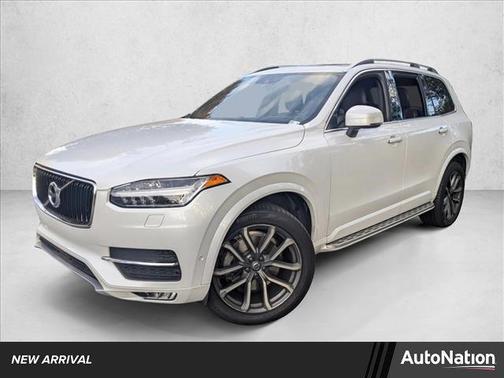 2017 Volvo XC90 T6 Momentum