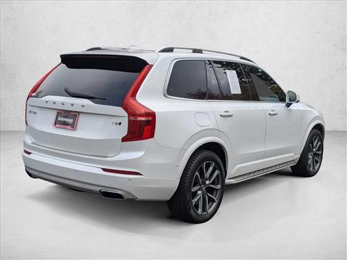 2017 Volvo XC90 T6 Momentum