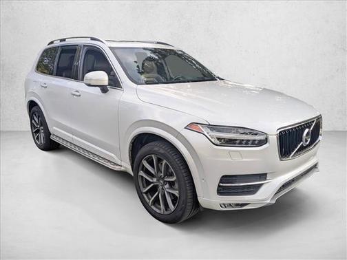 2017 Volvo XC90 T6 Momentum