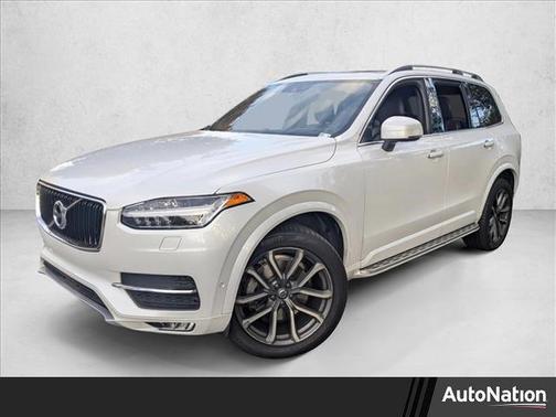 2017 Volvo XC90 T6 Momentum
