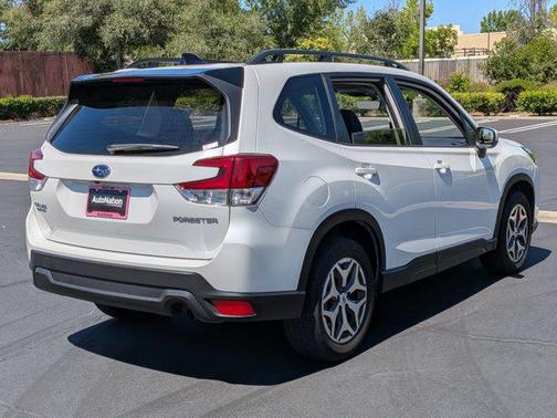 Crystal White Pearl 2024 Subaru Forester Premium