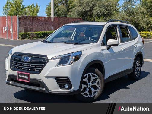 Crystal White Pearl 2024 Subaru Forester Premium