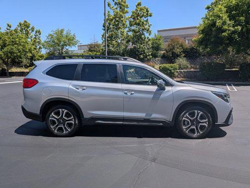 Ice Silver Metallic 2023 Subaru Ascent Limited 7-Passenger