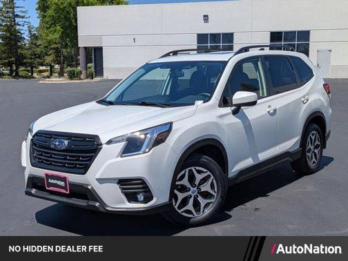 Crystal White Pearl 2024 Subaru Forester Premium