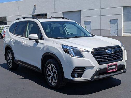 Crystal White Pearl 2024 Subaru Forester Premium