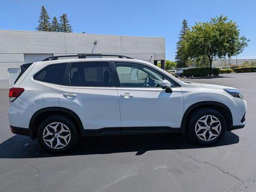 Crystal White Pearl 2024 Subaru Forester Premium