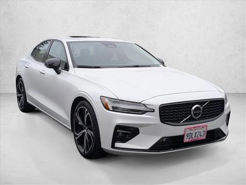 2023 Volvo S60 B5 Plus Dark Theme