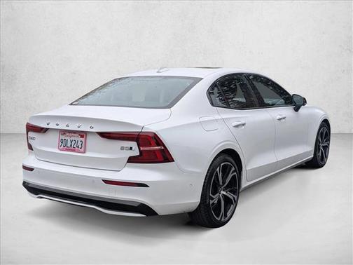 2023 Volvo S60 B5 Plus Dark Theme