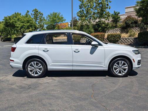 2019 Audi Q7 55 Premium Plus