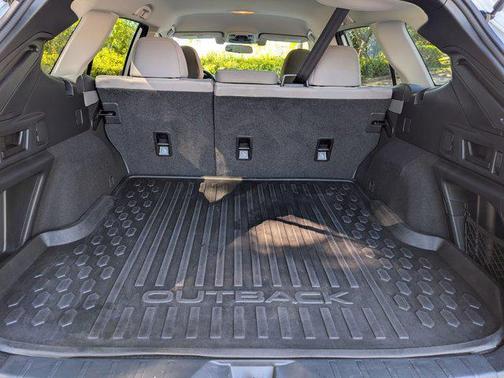 Crystal White Pearl 2020 Subaru Outback Premium