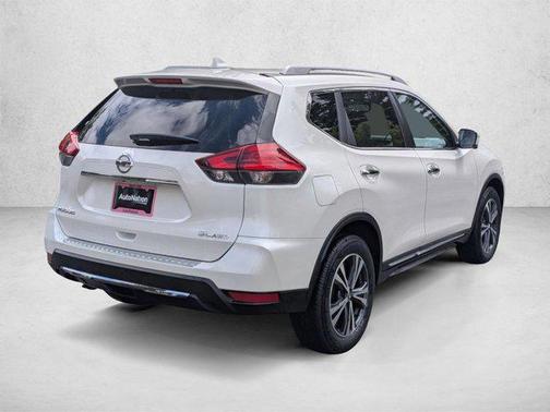 Pearl White 2017 Nissan Rogue SL