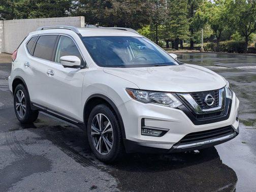 Pearl White 2017 Nissan Rogue SL