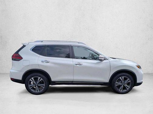 Pearl White 2017 Nissan Rogue SL