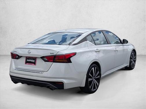 Pearl White Tricoat 2022 Nissan Altima SR FWD