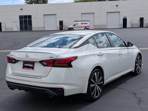 Pearl White Tricoat 2022 Nissan Altima SR FWD