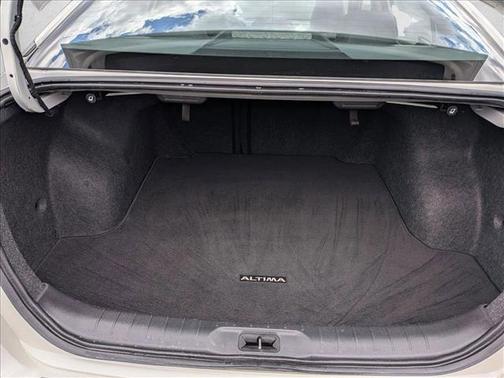 Pearl White Tricoat 2022 Nissan Altima SR FWD
