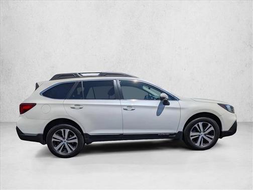 Crystal White Pearl 2018 Subaru Outback 2.5i Limited