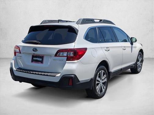 Crystal White Pearl 2018 Subaru Outback 2.5i Limited