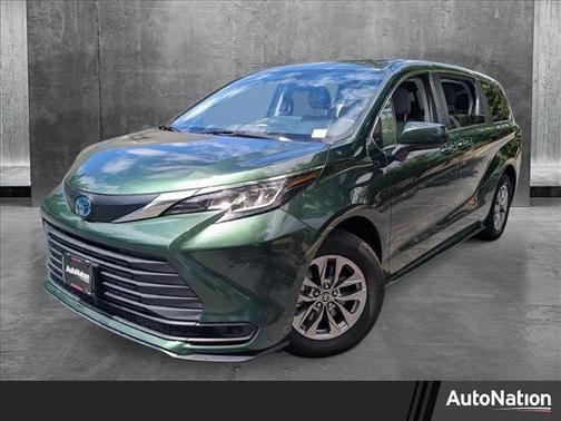 2022 Toyota Sienna LE