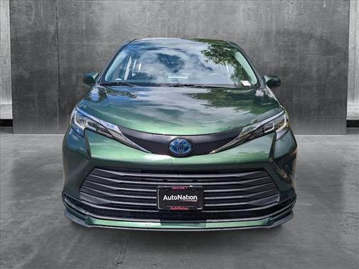 2022 Toyota Sienna LE