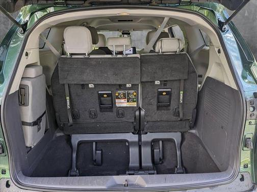 2022 Toyota Sienna LE
