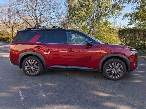 2022 Nissan Pathfinder SL 2WD