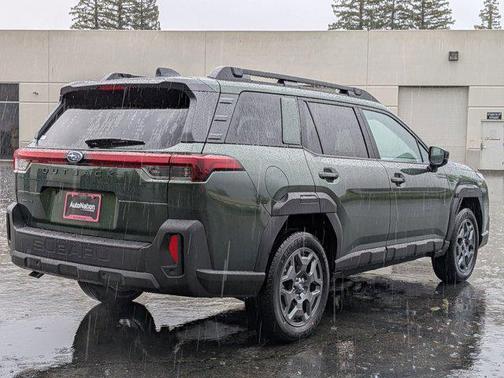 Deep Emerald Green Pearl 2026 Subaru Outback Premium