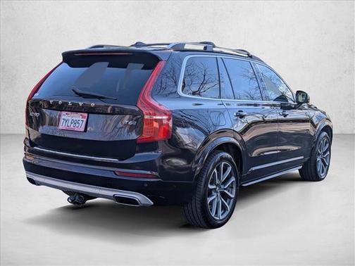2017 Volvo XC90 T6 Momentum
