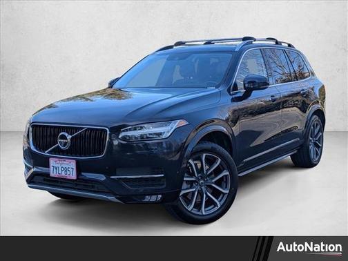 2017 Volvo XC90 T6 Momentum