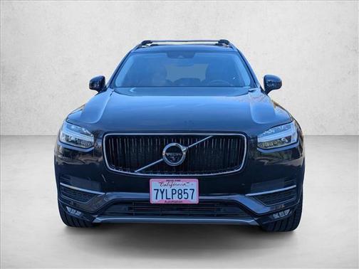 2017 Volvo XC90 T6 Momentum