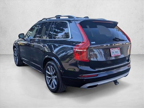 2017 Volvo XC90 T6 Momentum