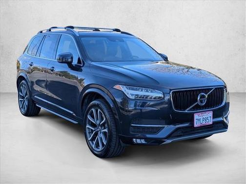 2017 Volvo XC90 T6 Momentum