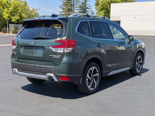 Cascade Green Silica 2024 Subaru Forester Touring