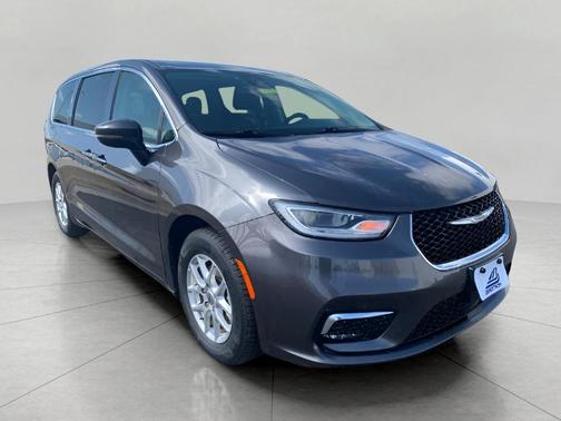 2023 Chrysler Pacifica Touring-L