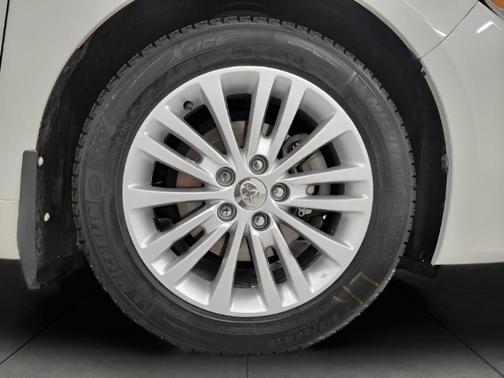 2013 Toyota Avalon Hybrid XLE Premium