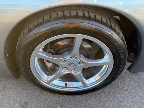 2004 Chevrolet Corvette Base