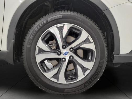 Crystal White Pearl 2020 Subaru Outback Limited