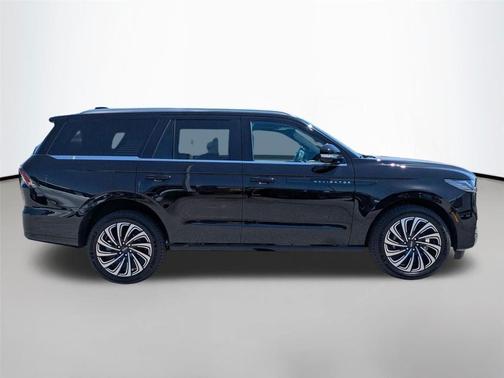 Infinite Black Metallic Clearcoat 2026 Lincoln Navigator Black Label