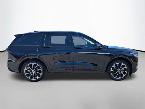 Infinite Black Metallic Clearcoat 2026 Lincoln Nautilus Reserve