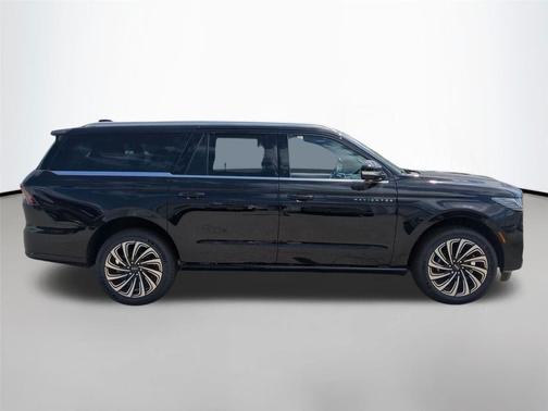 Infinite Black Metallic Clearcoat 2026 Lincoln Navigator Black Label