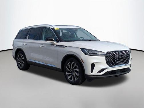 Pristine White Metallic Tri-Coat 2026 Lincoln Aviator Premiere