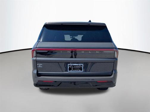 Chroma Caviar Dark Gray Metallic Clearcoat 2026 Lincoln Navigator Black Label