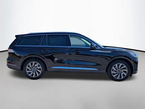 Infinite Black Metallic Clearcoat 2026 Lincoln Aviator Premiere