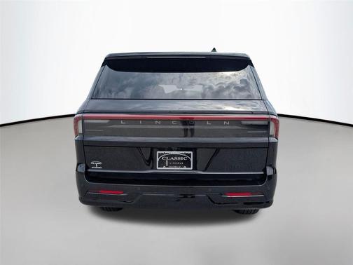 Infinite Black Metallic Clearcoat 2026 Lincoln Navigator Reserve