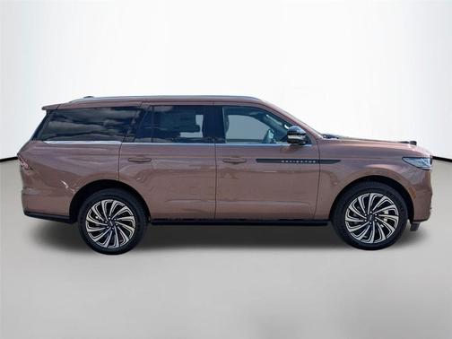 Sunrise Copper Metallic Pearlcoat 2026 Lincoln Navigator Black Label