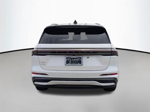 White Platinum Metallic Tri-Coat 2026 Lincoln Nautilus Reserve